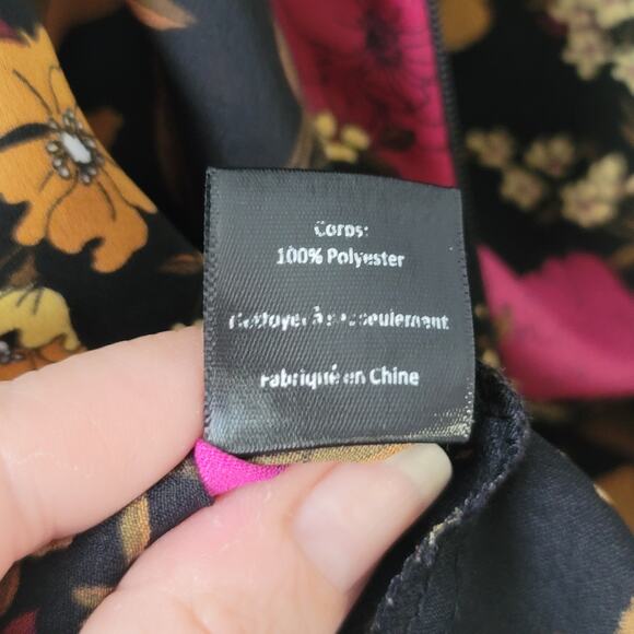 ASTR- Black with floral print- tie front top- size Large - Picture 9 of 9